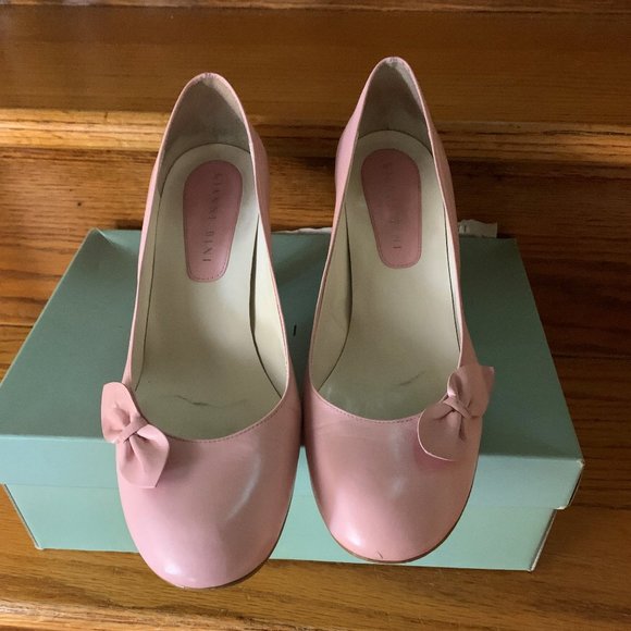 Barbiecore! Dusty Pink "EMBRACE" Pumps by Gianni Bini - Round Toe with Side Bows - Picture 5 of 7